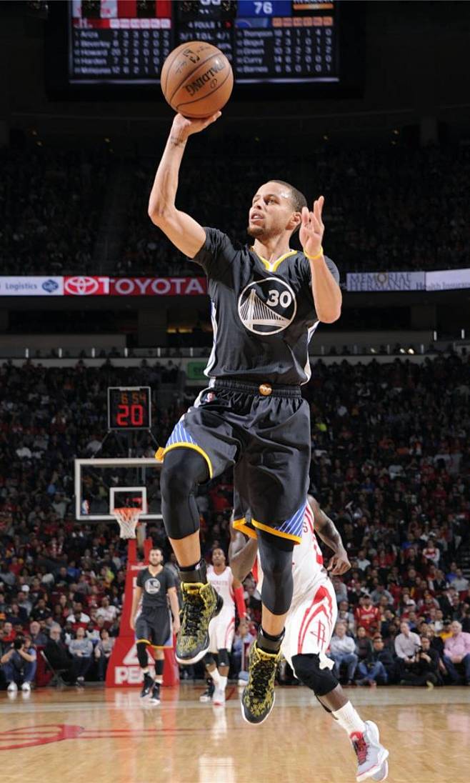 米亚托维奇：皇马的对手们闻到了血腥味，就像鲨鱼一样袭来（米亚托维奇：皇马对手已嗅到血腥气，正如鲨鱼般扑来）