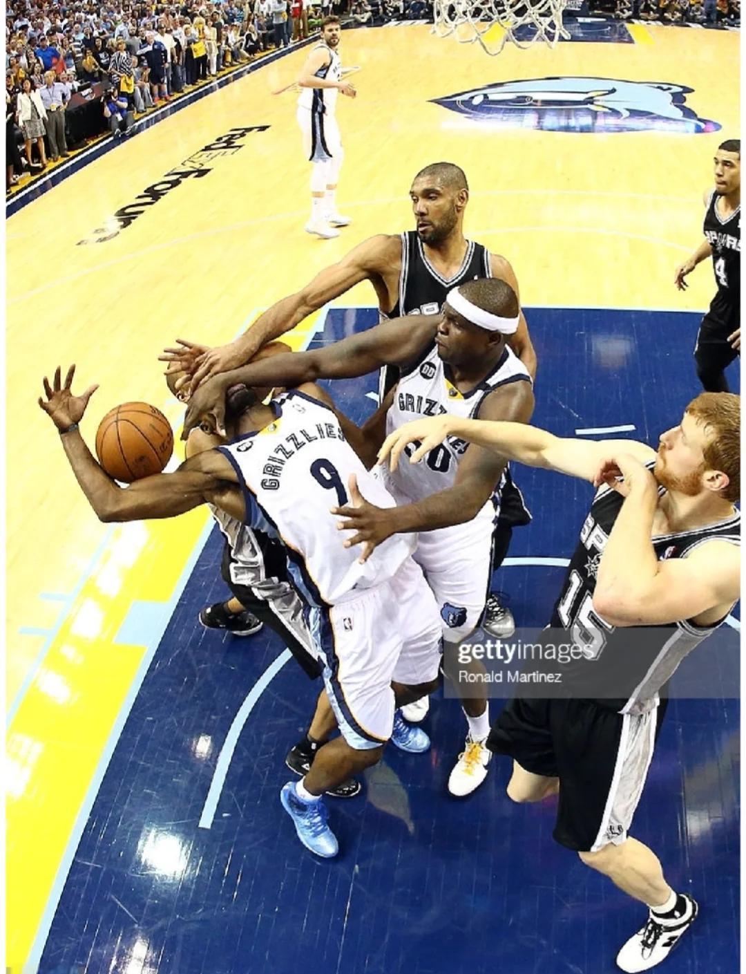 赵和靖：为铜梁龙冲超开心，希望铜梁龙书写重庆足球新的传奇（赵和靖祝贺铜梁龙冲超：期待球队续写重庆足球新传奇）