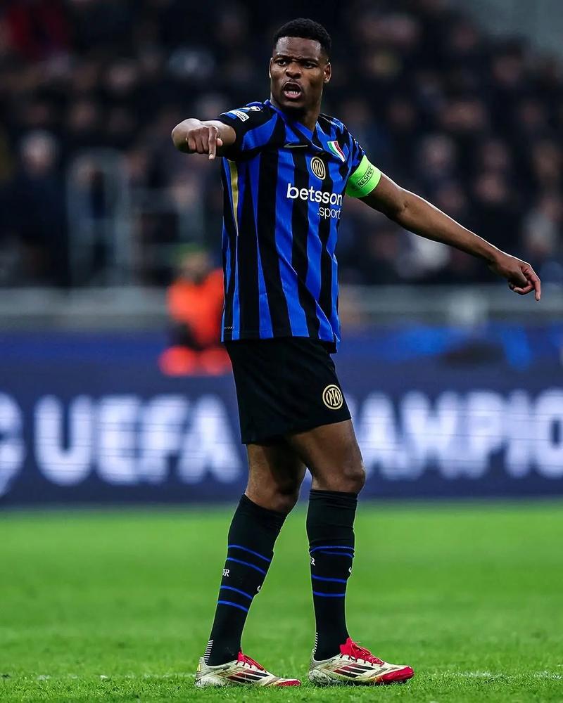 篮球湖人队训练营加入心理辅导课程