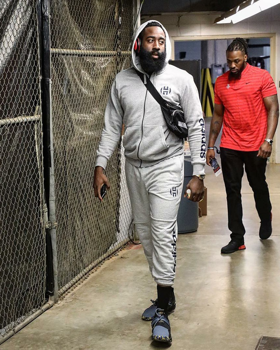 维拉力克曼城阿森纳，曼联利物浦你方唱罢我登场，或酝酿一场换帅抢亲交锋闹剧！（阿斯顿维拉连斩曼城与阿森纳，曼联利物浦轮番登场，换帅抢人大战一触即发？）