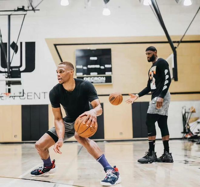 辽宁男篮王哲林末节关键表现（王哲林末节高光表现领衔辽宁男篮）