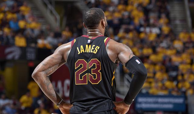 世体：梅西亲签的新秀球星卡被拍卖行估值35000欧元（世体：拍卖行给梅西亲笔签名新秀卡估价3.5万欧元）