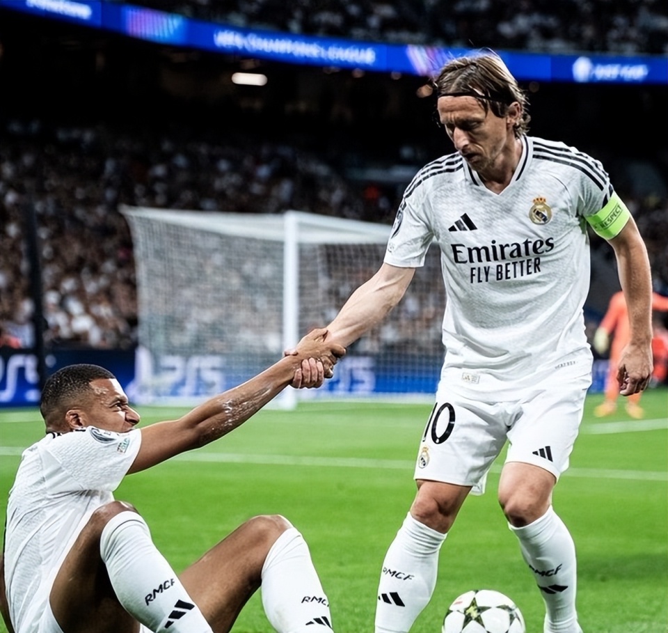 皮西利女友透露自己曾被前男友虐待：不要让别人控制你（皮西利女友自述曾遭前任虐待：别让他人掌控你）