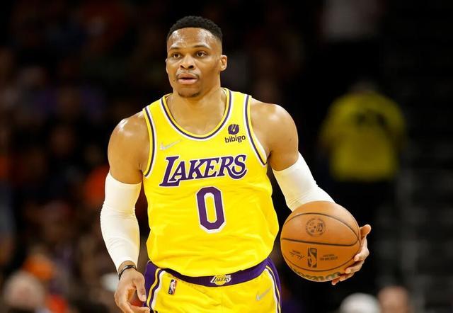 拉菲尼亚：我总觉得我在逼抢这件事上有点烦人（拉菲尼亚：在逼抢方面，我常觉得自己有点招人烦）