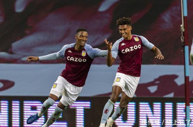 福布斯穿7号替补登场，是马丁内斯执教后第14位完成首秀球员（福布斯身穿7号替补出场，成为马丁内斯执教后第14位完成首秀的球员）