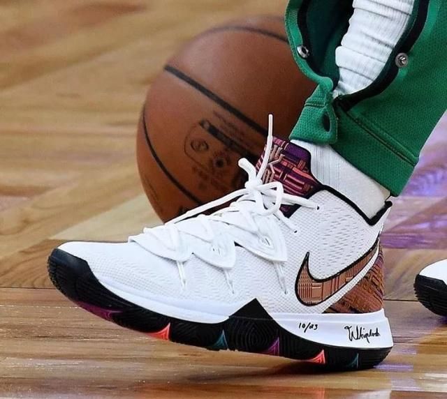 阿卡输不起的球赢了小野兔没指望的四强进了，ATP要减赛事数量了（阿卡守住关键战，小野兔意外闯四强，ATP将削减赛事数量）