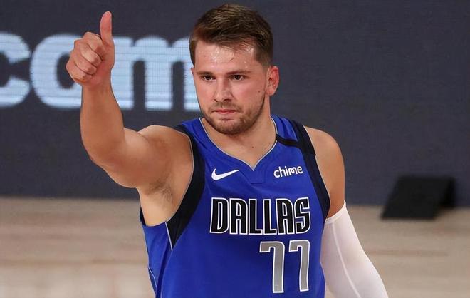 媒体人晒视频：赛后蒯纪闻安慰山东U20球员，很有大将风度（媒体人晒赛后画面：蒯纪闻安慰山东U20队员，尽显领袖气质）