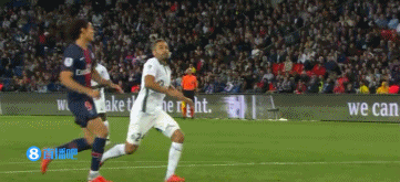 米兰总监：迈尼昂没索要800万年薪，续约谈判在积极推进中（米兰总监：迈尼昂并未提出800万年薪要求，续约谈判正积极推进）