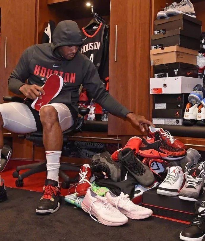 葡超杯赛前为若塔兄弟默哀，若塔的遗孀和父母出席（葡超杯赛前悼念若塔兄长，若塔遗孀及父母到场）