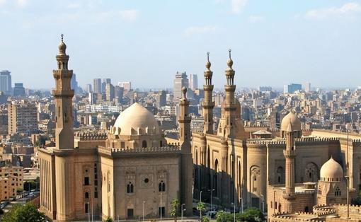 暂停关闭皮斯胡安球场，塞维利亚足球俱乐部坚决反对不公平处罚（塞维利亚俱乐部强烈抗议不公惩罚，反对暂时关闭皮斯胡安球场）