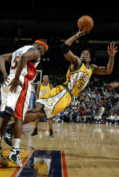 路易斯-迪亚斯本赛季19场12球6助攻，每84分钟造一球（路易斯-迪亚斯赛季至今19战12球6助，平均每84分钟参与一次进球）