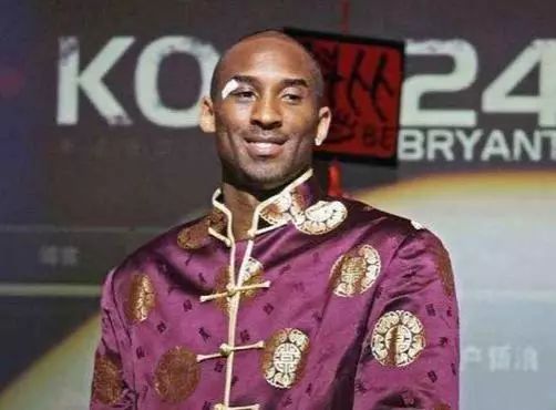 迈尼昂在加比亚社媒动态下留言，后者回复：请续约（迈尼昂在加比亚动态下互动，加比亚回复：请续约）