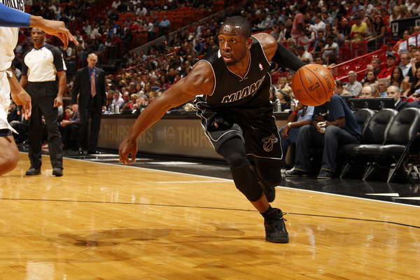 科隆4-1大胜九人汉堡，卡明斯基、马拉破门，菲拉伊、维埃拉离场（科隆4-1击退九人汉堡，卡明斯基、马拉建功，菲拉伊与维埃拉被罚下）