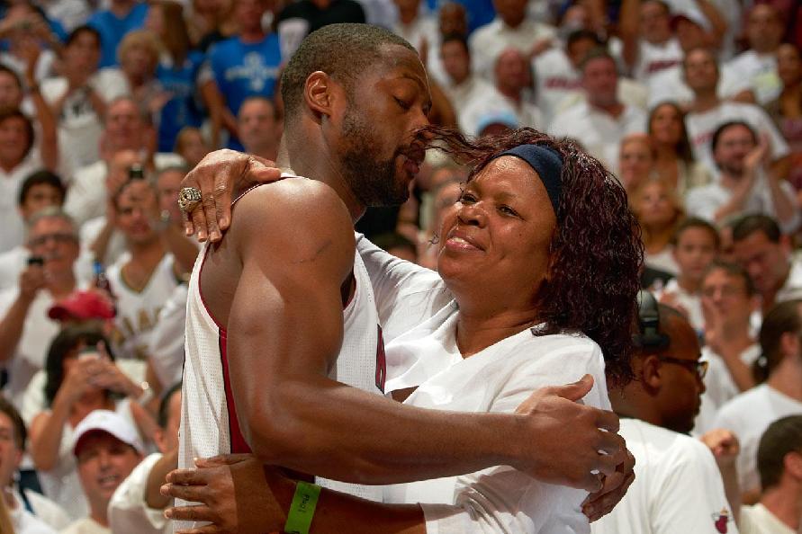 广东激战广州！二飞接班人出现 萨姆纳高级货 杜润旺打铁（广东德比鏖战广州！二飞接班人冒头 萨姆纳货真价实 杜润旺手感冰凉）